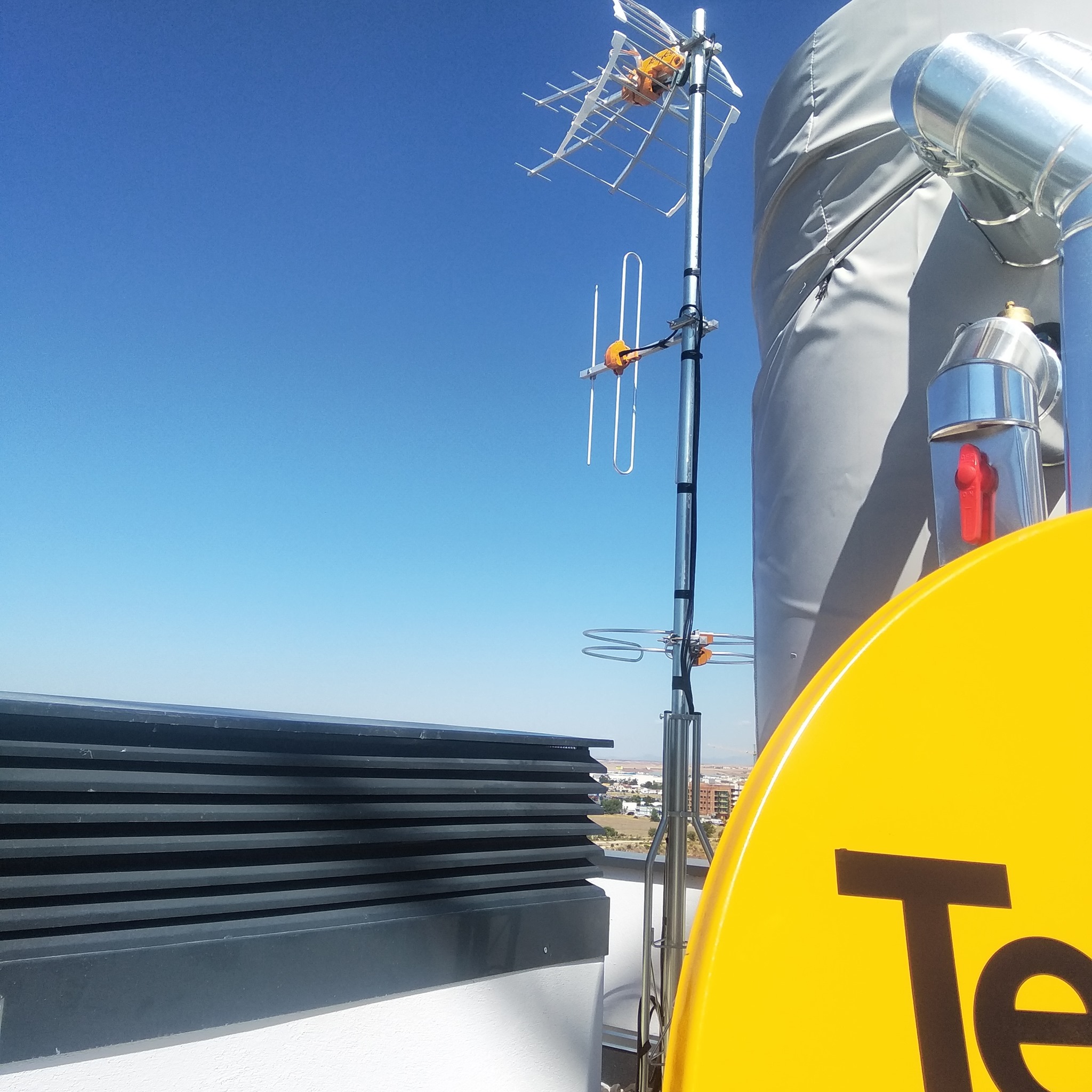 Instalación de antena TDT, radio FM y parabólica en Guadalajara