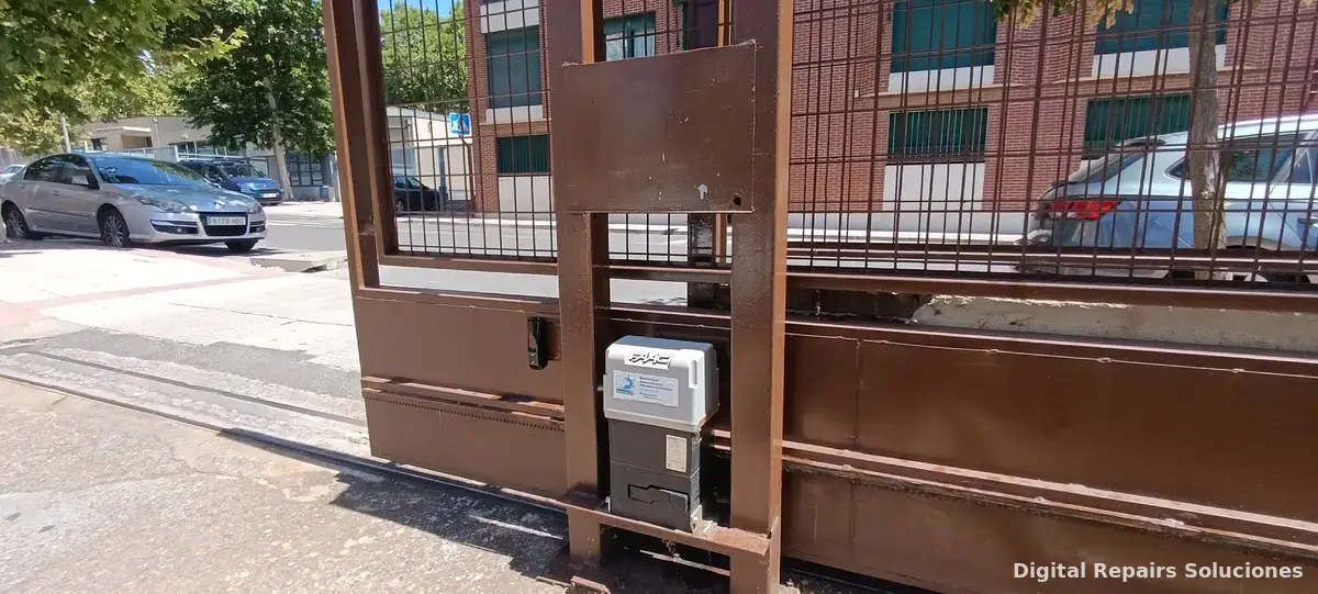 Instalación de motor FAAC en puerta corredera en Guadalajara — trabajo real Digital Repairs