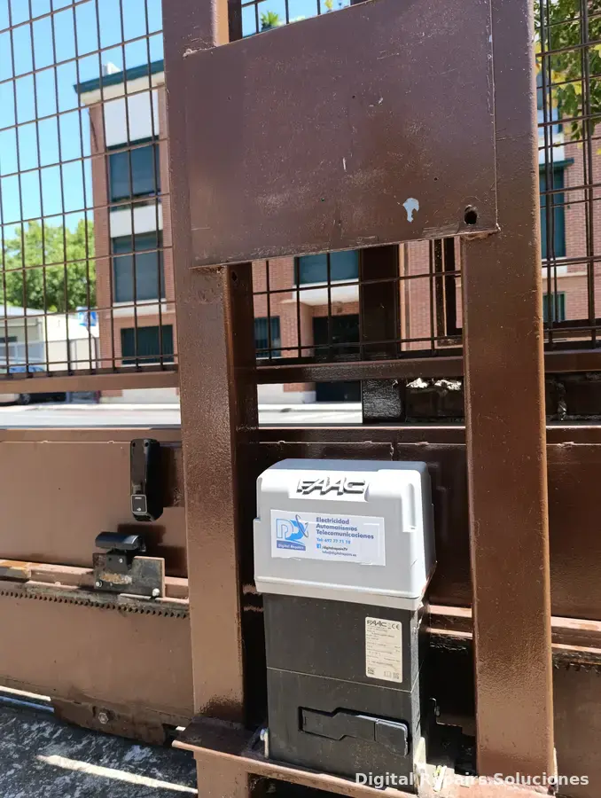 Mantenimiento de motor FAAC en puerta de garaje en Guadalajara — Digital Repairs Soluciones