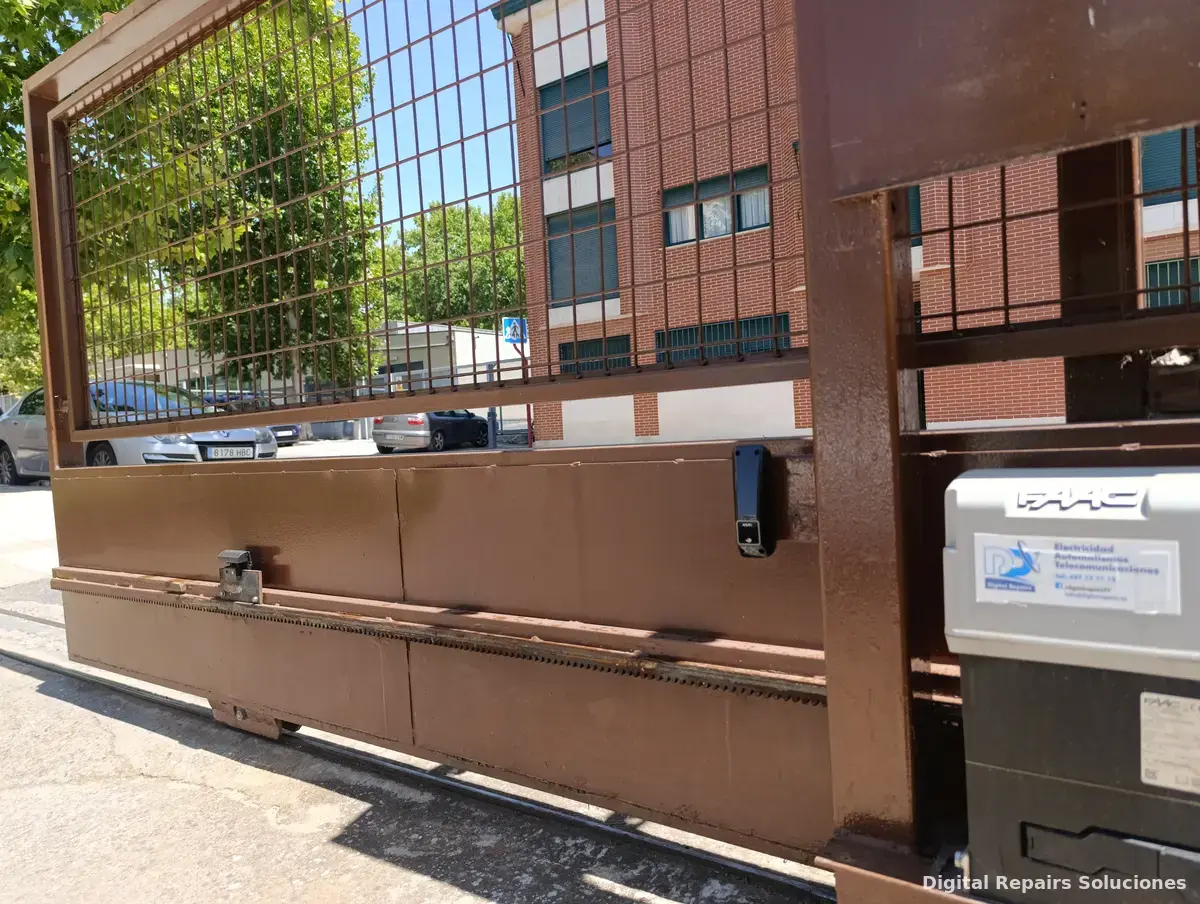 Motor reparado en puerta corredera en Guadalajara — servicio técnico Digital Repairs