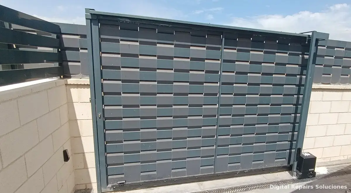Puerta corredera automática motorizada en Cabanillas del Campo — trabajo real Digital Repairs